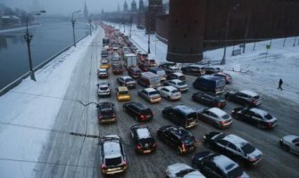  Moskva: Zbog snježne oluje, 500 sudara na sat 