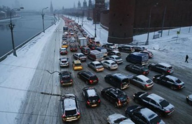  Moskva: Zbog snježne oluje, 500 sudara na sat 
