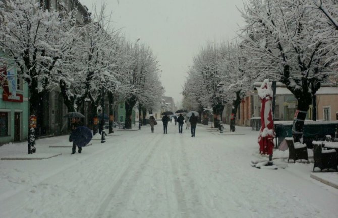 Snijeg na sjeveru, na jugu kiša
