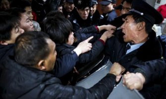 Istraga zbog pogibije 36 osoba u stampedu u Šangaju