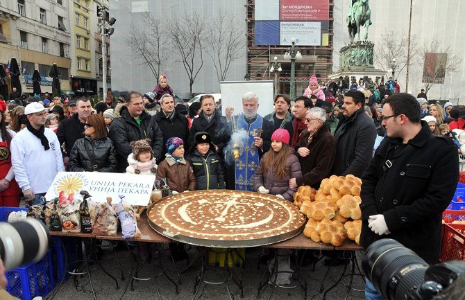 Zlatnici iz božićne česnice pripali dvojici dječaka i djevojčici