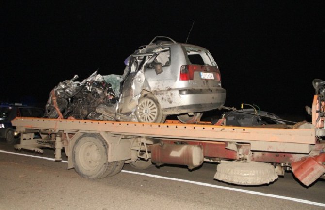 Poginula djevojka, mladić povrijeđen