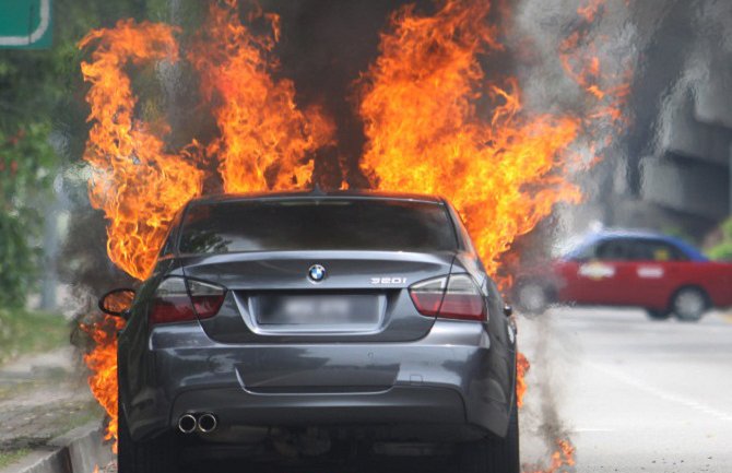  Izgorjelo auto bivšeg inspektora MUP-a