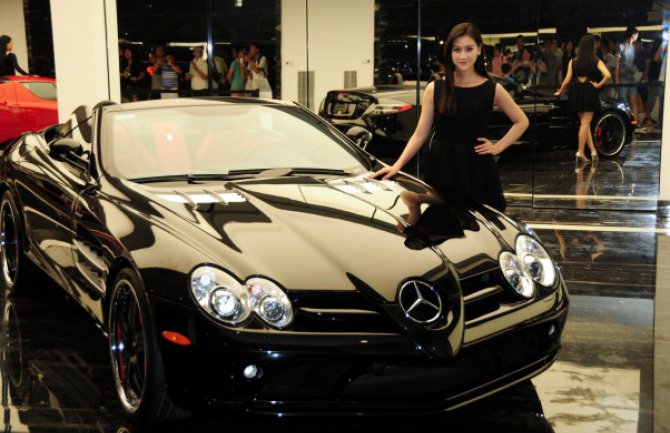 Kinezi više ne žele golišave manekenke na sajmovima