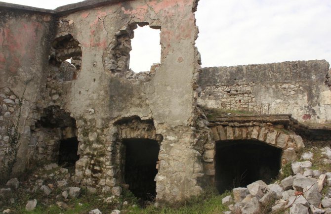 Od nekadašnjeg podgoričkog zatvora Jusovače, ostale samo zidine