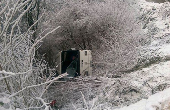 Autobus za Herceg Novi sletio s puta,poginule dvije državljanke CG i jedna BiH
