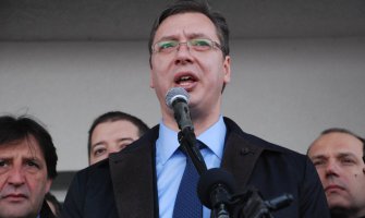 Vučić: Ostanite na svojim ognjištima i volite Srbiju