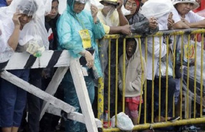 Volonterka stradala tokom mise pape Franja