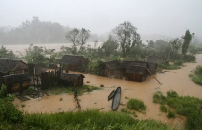Poginulo 14, bez kuća ostalo 84.000 ljudi