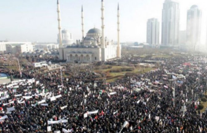 Niger, Čečenija i Avganistan: U protestima pet lica poginulo, zapaljeno 45 crkvi