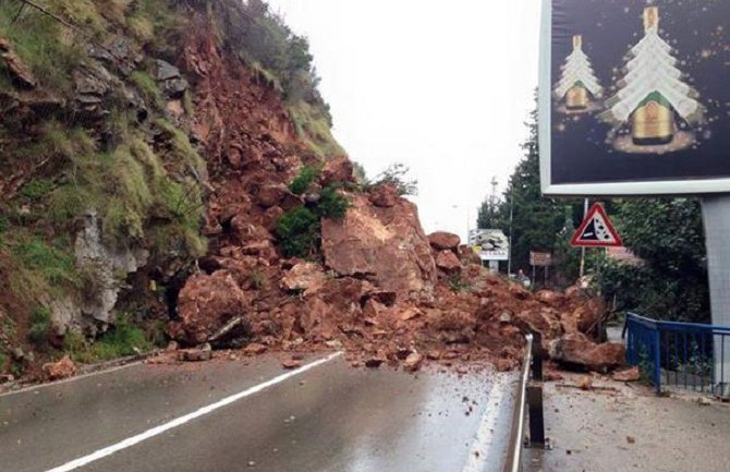 Saobraćaj kod Zavale i dalje u prekidu
