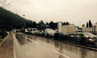 U Budvi saobraćajni kolaps zbog miniranja brda