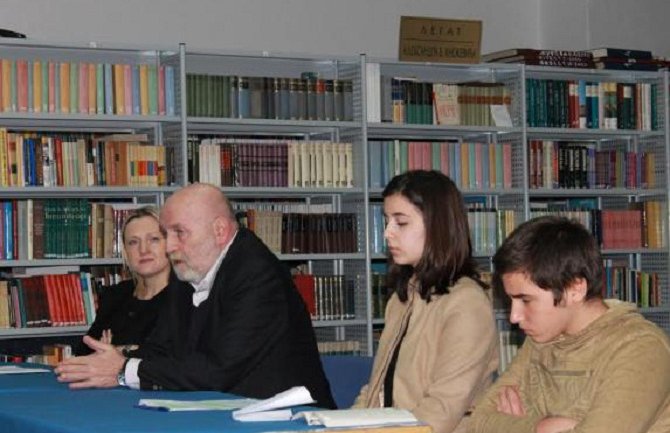 Časovi istorije danas posvećeni Holokaustu