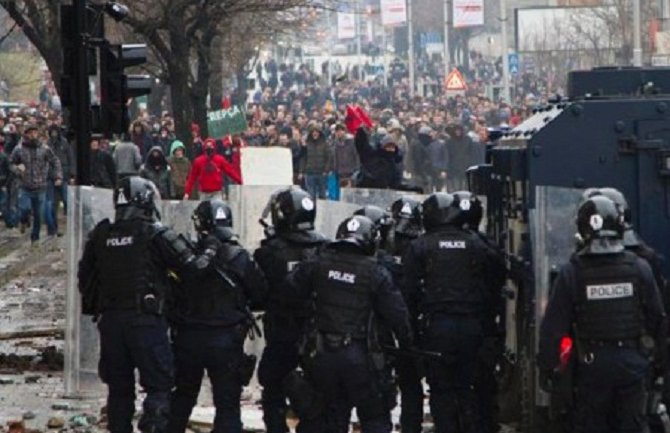 Današnji protest je bio za rušenje Vlade