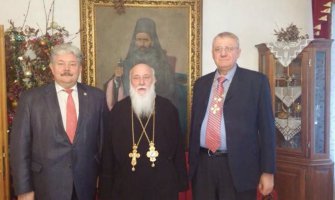 Šešelj odlikovan ordenom Belog Anđela