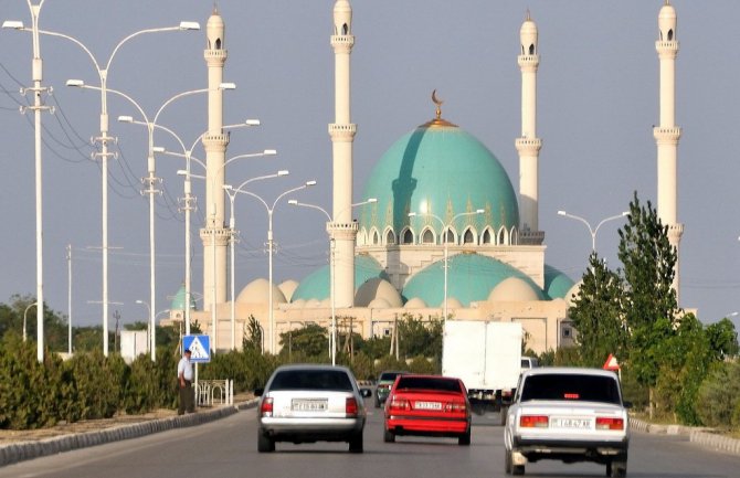 Turkmenistan zabranio uvoz crnih automobila