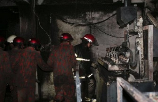  Najmanje 13 poginulih u požaru u fabrici