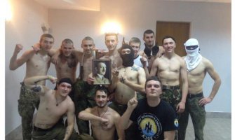 Dobrovoljci ukrajinske vojske sa fotografijom Adolfa Hitlera?