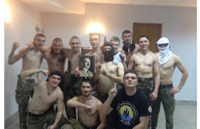 Dobrovoljci ukrajinske vojske sa fotografijom Adolfa Hitlera?