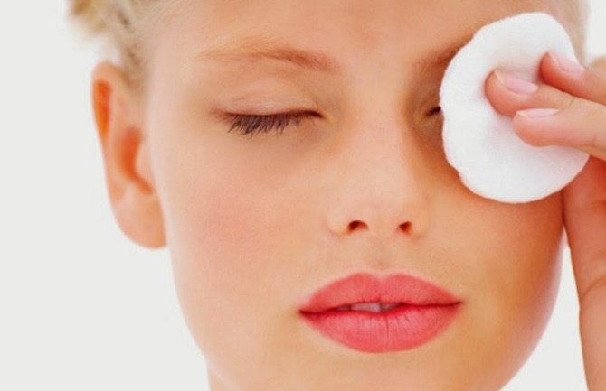 Zbog ovoga obavezno morate da skinete maskaru pred spavanje