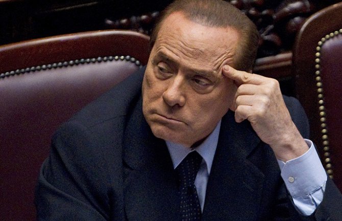 Berluskoniju skraćena kazna