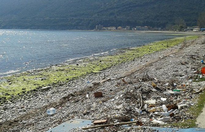 Plaže pune smeća!