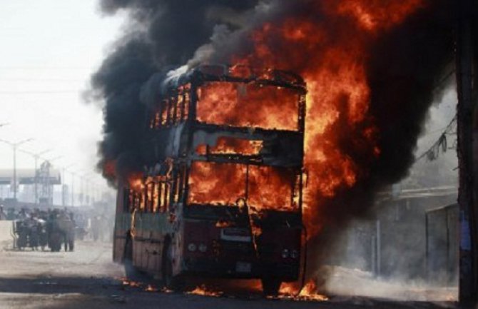 Devet ljudi živo spaljeno, među njima dvoje dece