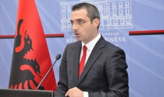  Bačena bomba na apoteku oca albanskog ministra unutrašnjih poslova 