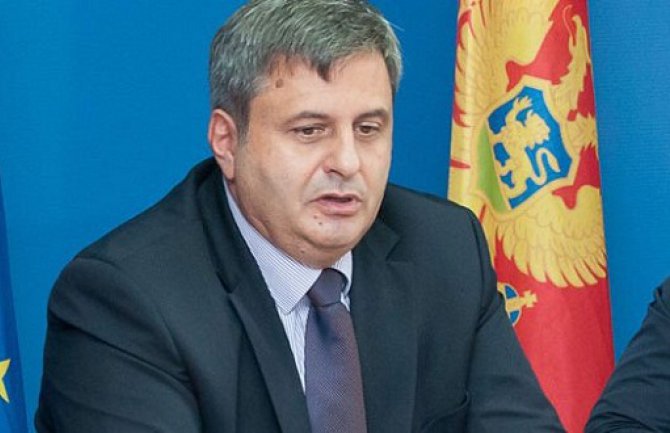  Slaven Radunović pomaže DPS - u u obračunu sa Srpskom crkvom