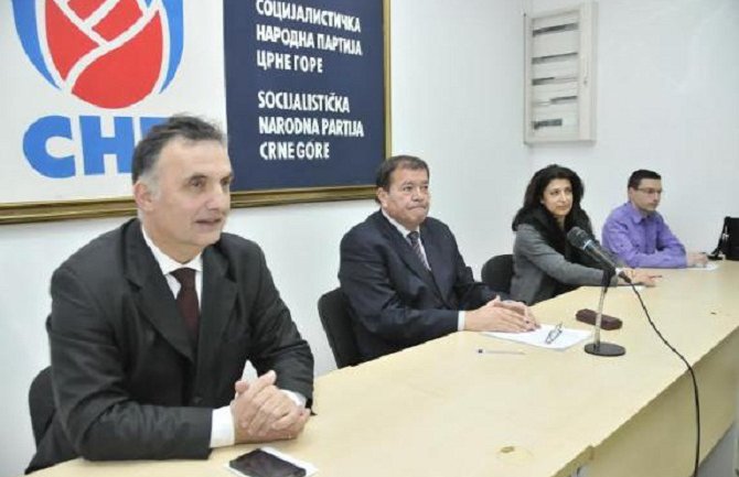 Još sedam članova podnijelo ostavku