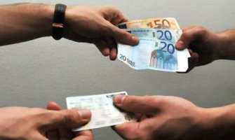 Prodavala lične karte na izborima jer je mislila da je to dozvoljeno?