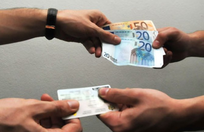 Prodavala lične karte na izborima jer je mislila da je to dozvoljeno?