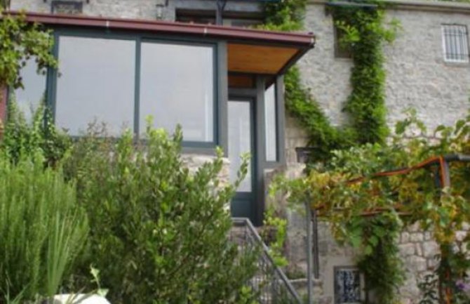 Kod Budve otvorena i prva gej vila u Crnoj Gori