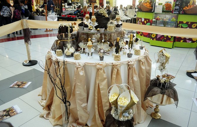  Manifestacija Čokolada i vino privukla ljubitelje pralina i torti