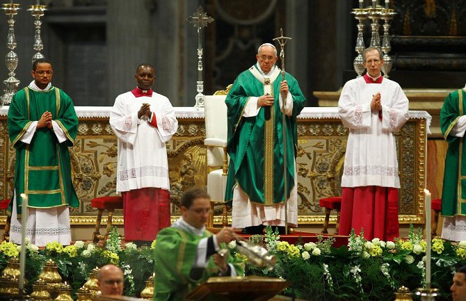 Papa novim kardinalima: Ne bi smjeli pasivno gledati patnje u svijetu
