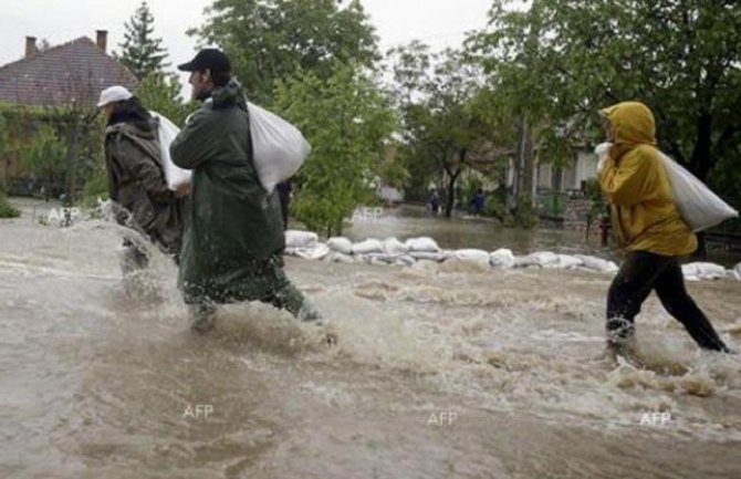 Crna Gora poslala humanitarnu pomoć poplavljenima u Albaniji