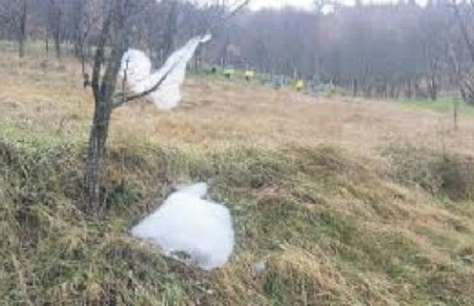 Breznica: Još jedan eko incident TE Pljevlja - pjenaste lopte ugrožavale saobraćaj