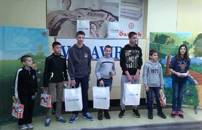 Milan Bujošević najbrži u sklapanju Rubikove kocke