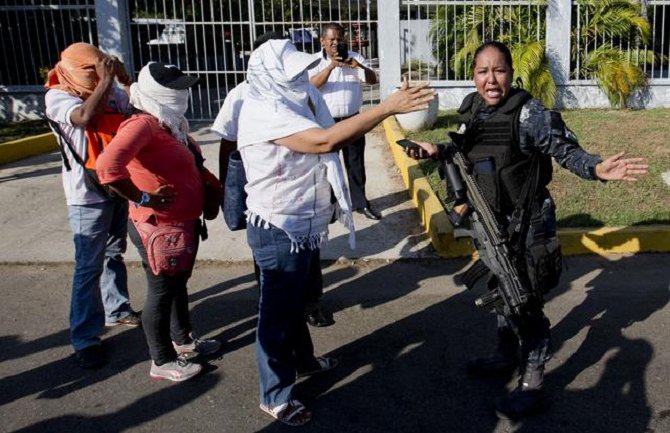 Poginuo nastavnik na protestu u Akapulku