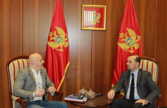 Unaprjeđenje policijske prakse:  Policija bliža manjinama