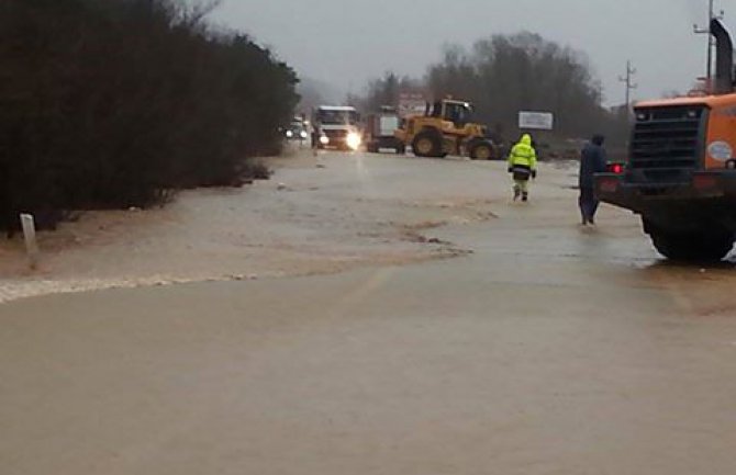 Poplavljeno selo Glavatske kuće, moguća evakuacija