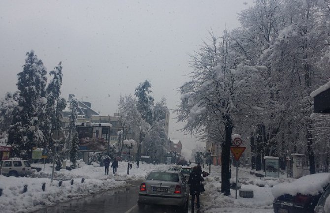 Sela na sjeveru zavijana, na Žabljaku 156 centimetara snijega(VIDEO)