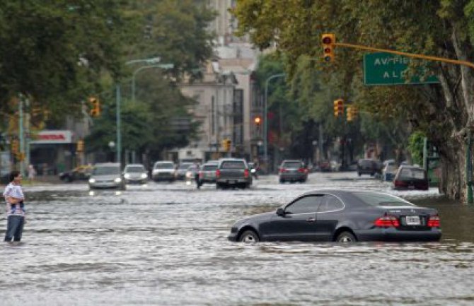 Argentina: U poplavama 12 poginulih, hiljade evakuisanih 