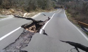 Zbog pojave klizišta nove zabrane saobraćaja