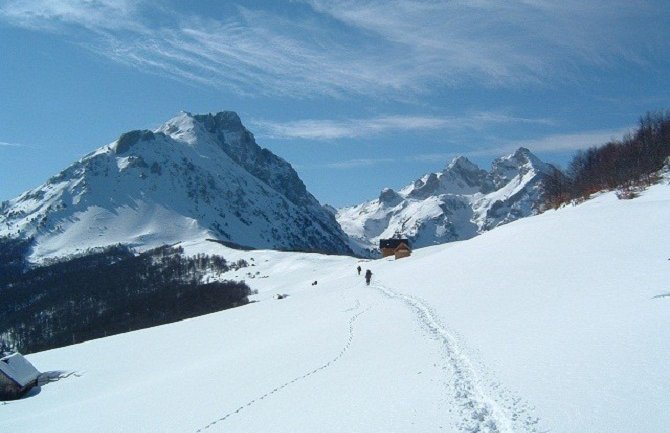 Zavijani planinari smješteni u vikendicu