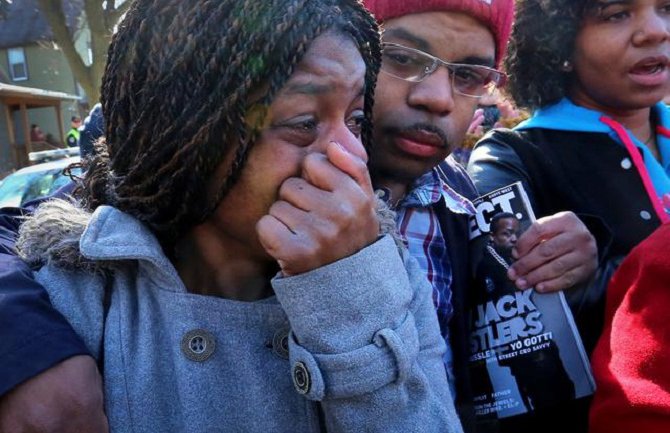 Protesti zbog ubistva tinejdžera