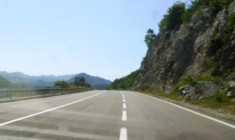 Povoljni uslovi za vožnju na jugu,na sjeveru mjestimično magla