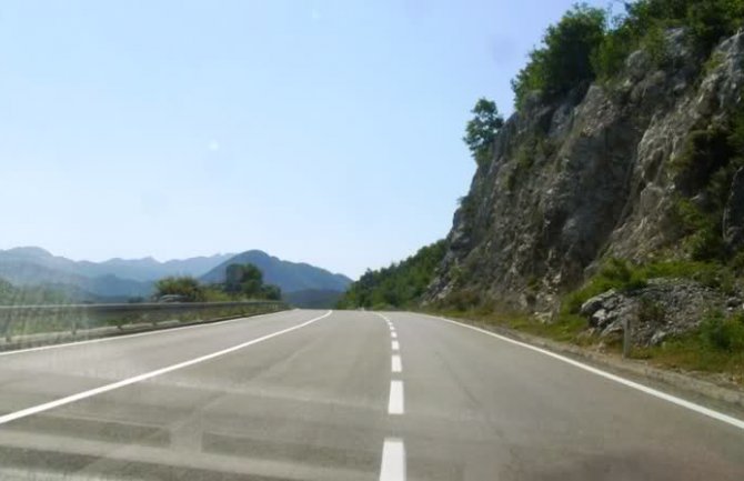 Povoljni uslovi za vožnju na jugu,na sjeveru mjestimično magla