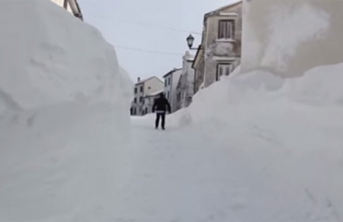 U italijanskom selu napadalo 256 cm snijega u jednom danu(VIDEO)