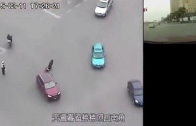 Bahati vozač ubio kineskog saobraćajca, vukavši ga deset metara po ulici (VIDEO)